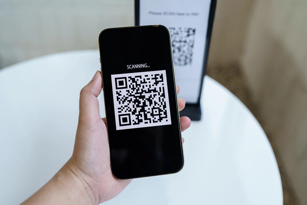 Як не стати жертвою шахраїв під час сканування QR-коду: поради