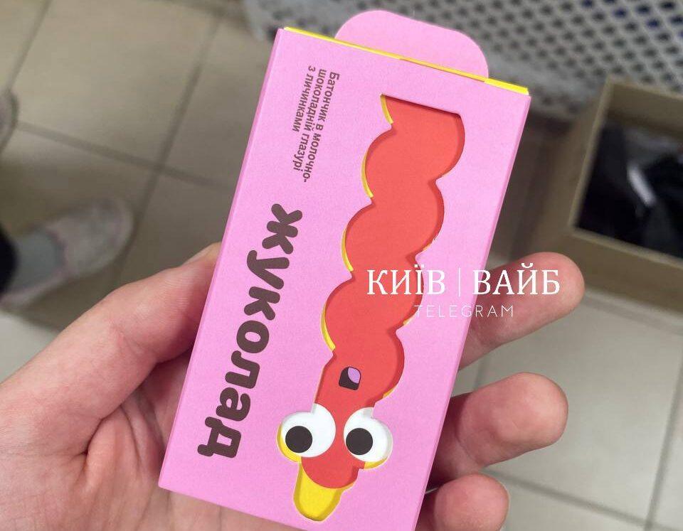 У Києві з’явився дивний смаколик – шоколад із личинками (відео)