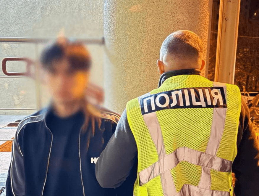 Не була схожа на фото з сайту знайомств: у Києві хлопець побив та пограбував дівчину
