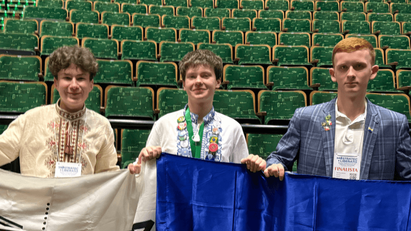 Школярі з України привезли нагороди з міжнародного конкурсу за винаходи для дронів, VR і медицини