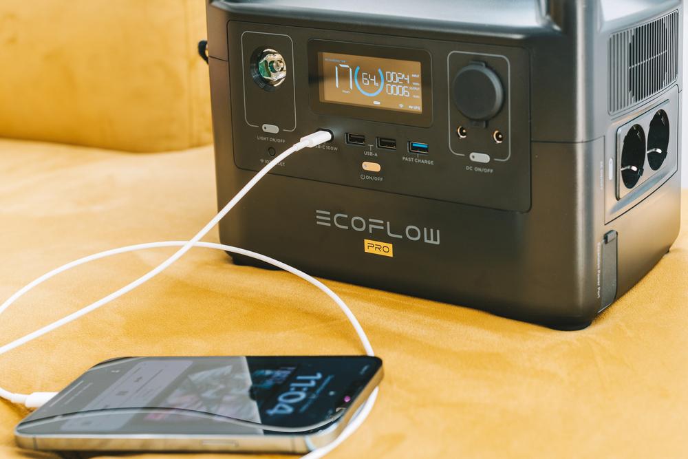 Як безпечно користуватися зарядними станціями: правила