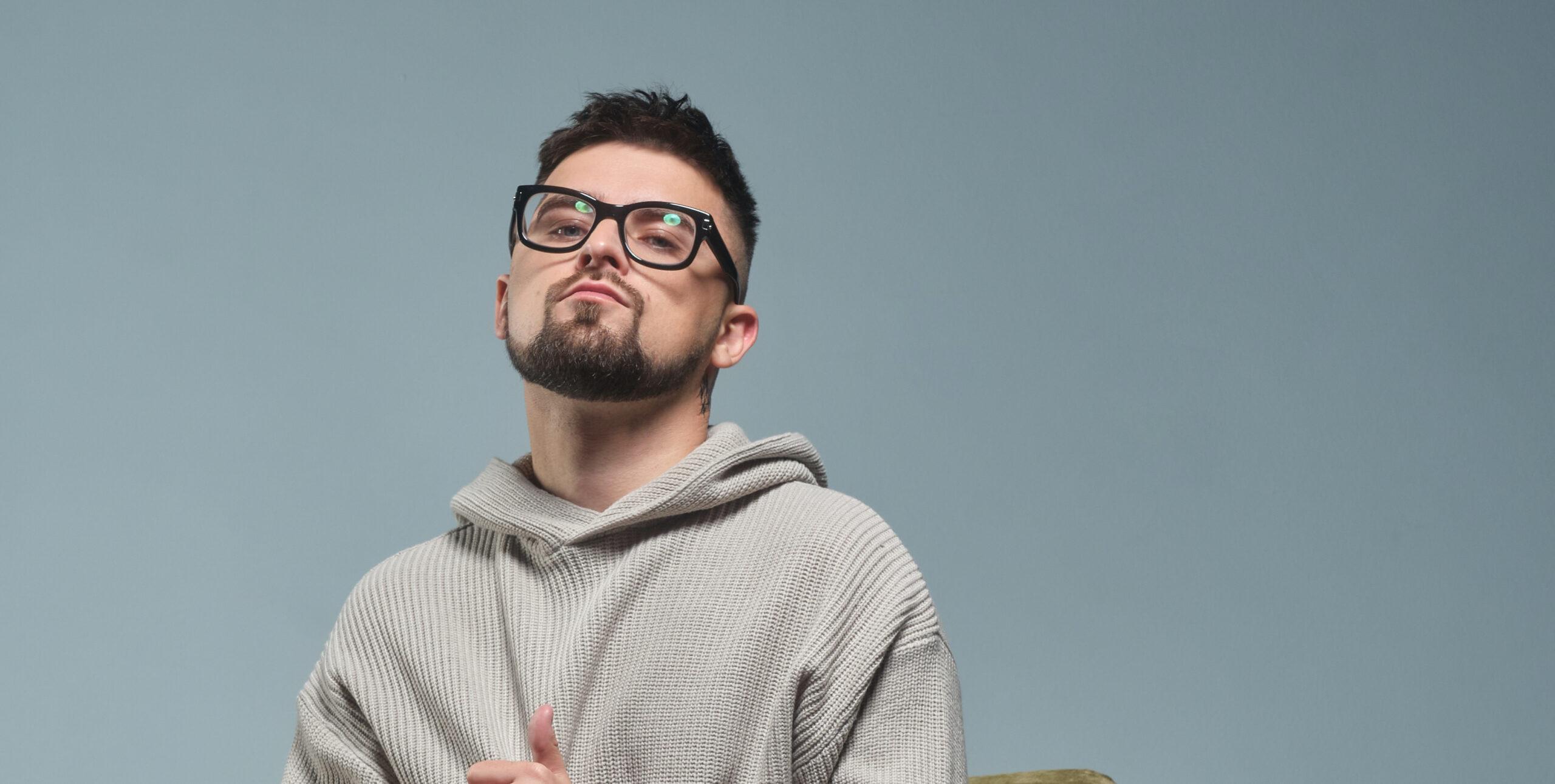 Юлік про любов та війну: “Навіть на відстані тисяч кілометрів серця можуть битися в унісон»