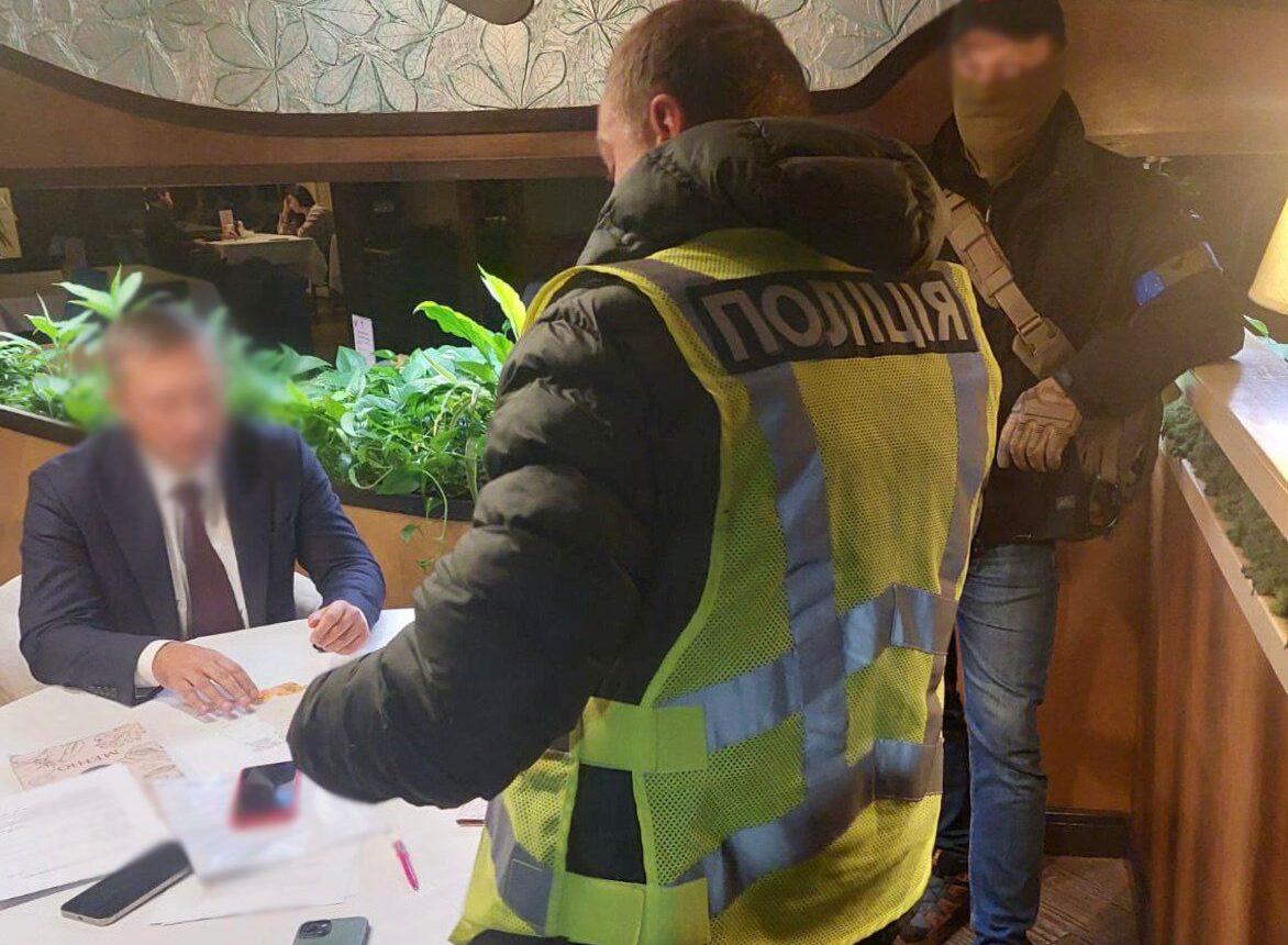 за хабар затримали керівника партії