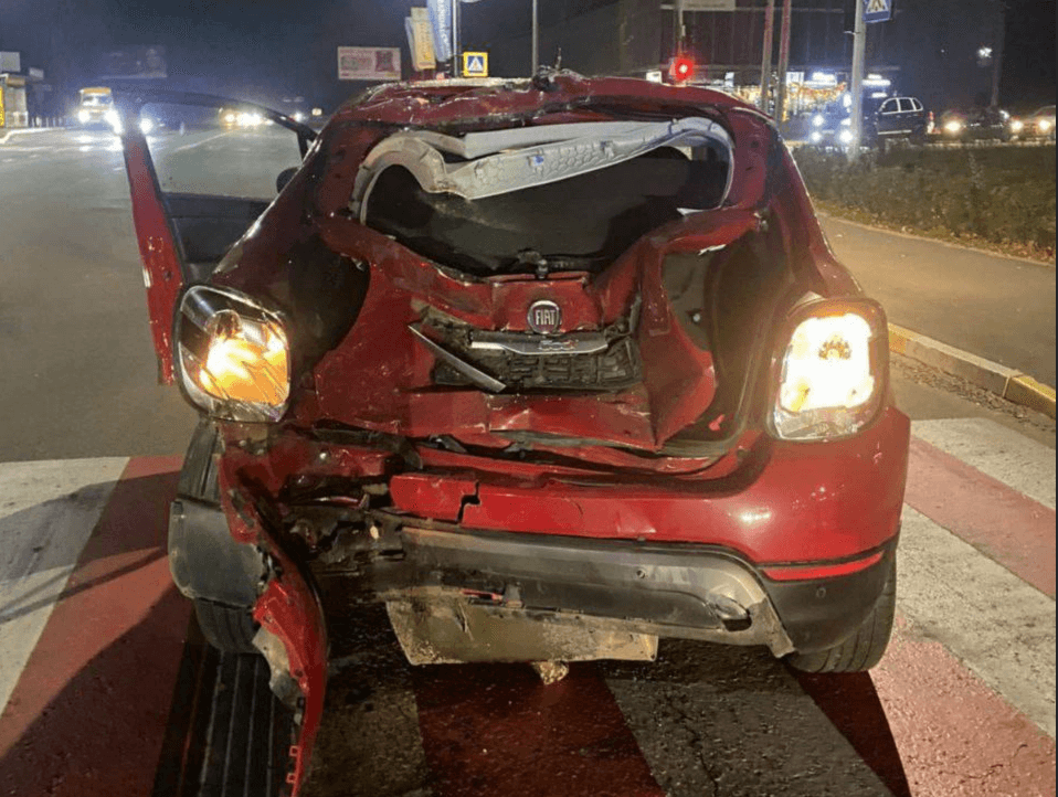 У Бучі водій мотоцикла в’їхав у Fiat: він та його пасажир загинули