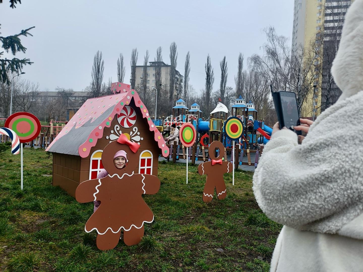 У парку на Солом’янці з’явилась “солодка” новорічна фотозона