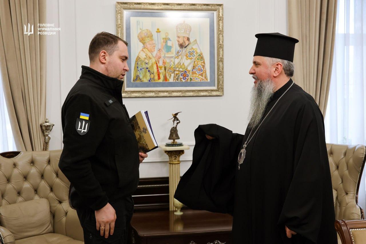 Різдвяне диво: воєнна розвідка передала ПЦУ унікальну  ікону Архангела Михаїла