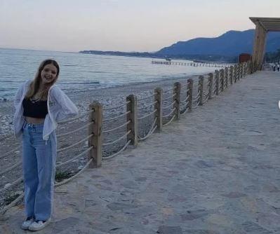 Доньку 17-річної випускниці інтернату, яка завагітнила у Туреччині, повернули матері (відео)