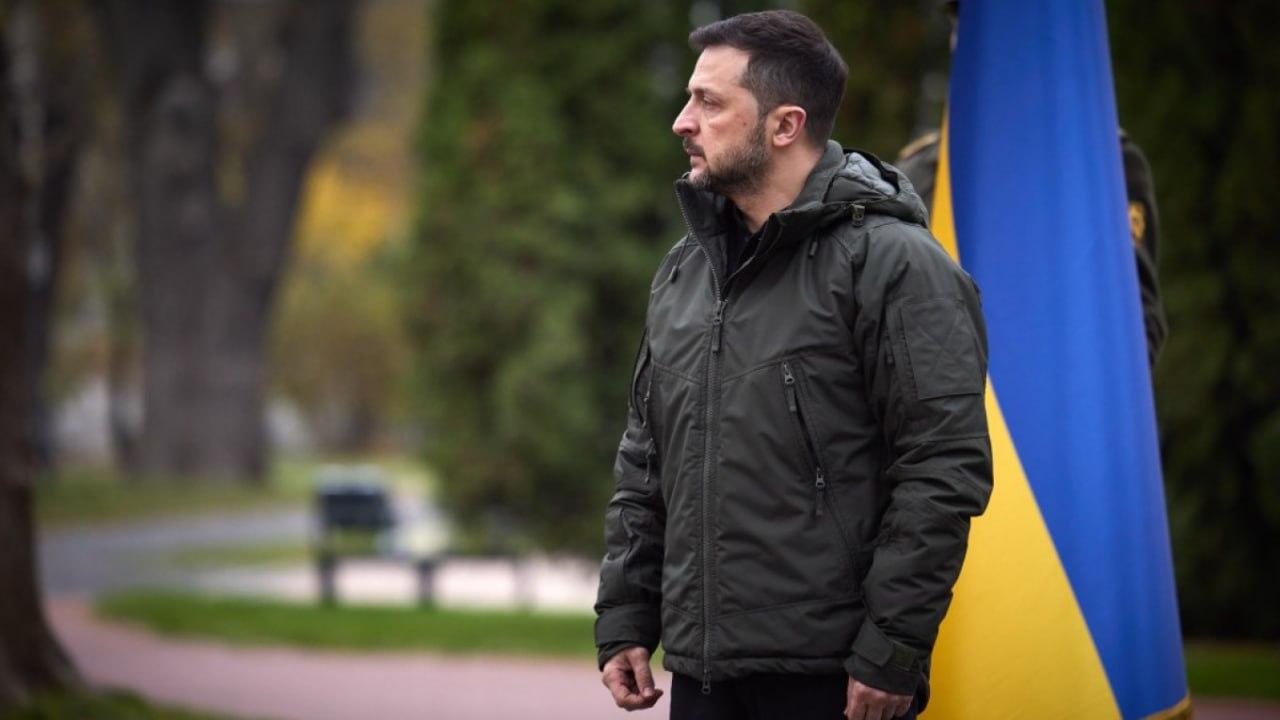 Зеленський та найвищі військові командувачі спостерігають за фронтом по унікальним iPad