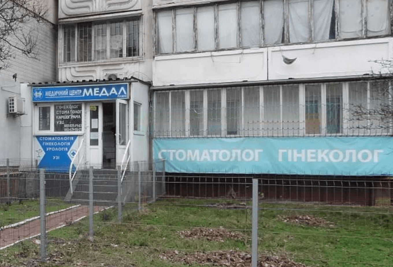 Ще три локації у Києві звільнять від незаконної реклами