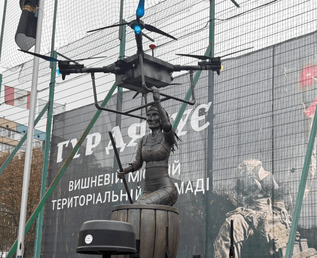 У Вишневому з’явився пам’ятник дрону