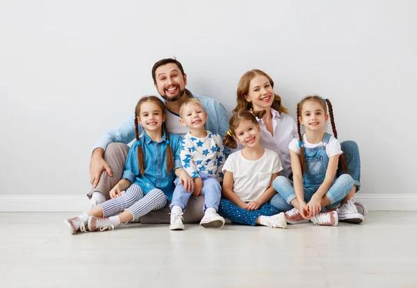 Багатодітні родини отримають від міста 7500 грн допомоги на кожну дитину