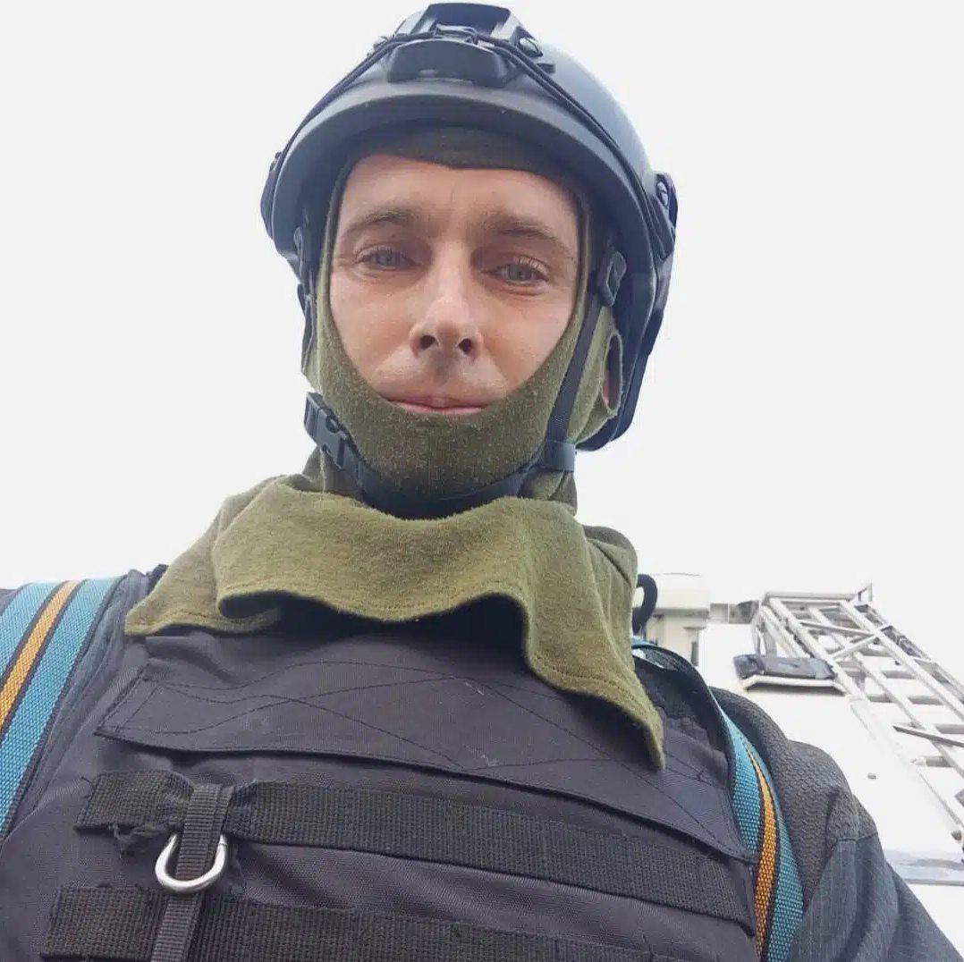 Рятувальник, який потрапив під повторний російський удар в Києві, помер після 18 днів в лікарні