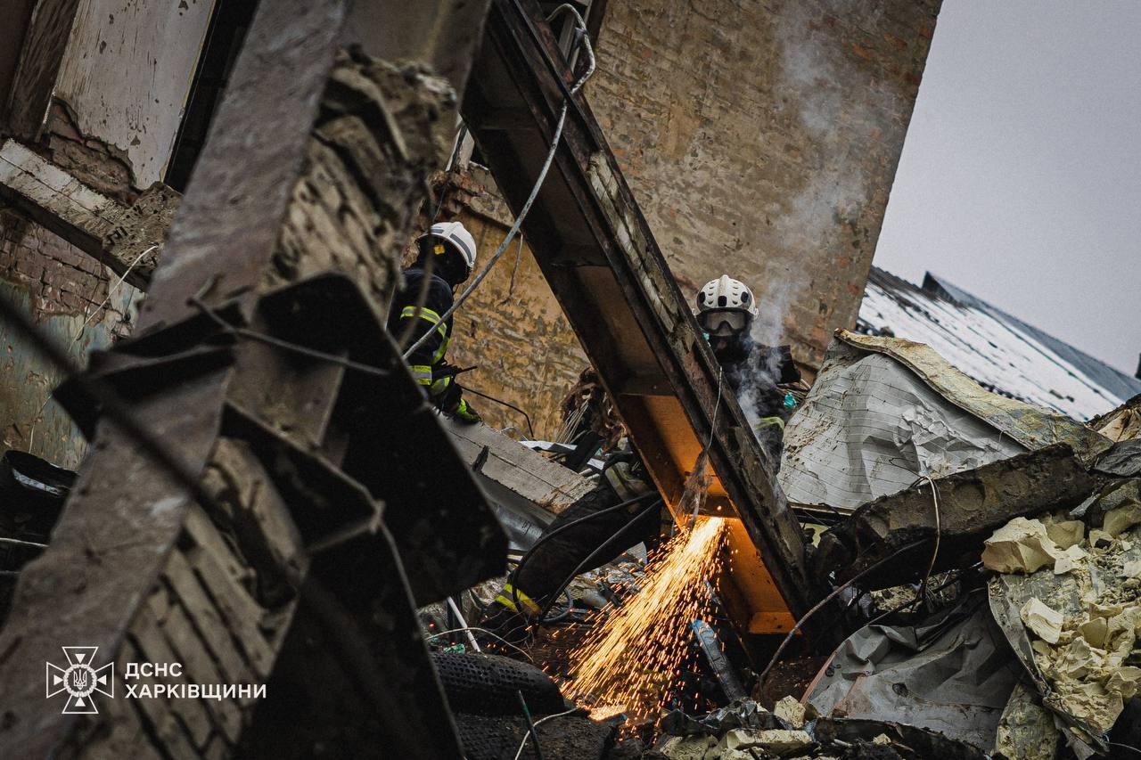 Внаслідок удару балістикою по Харкову загинули молода мама з трирічним сином