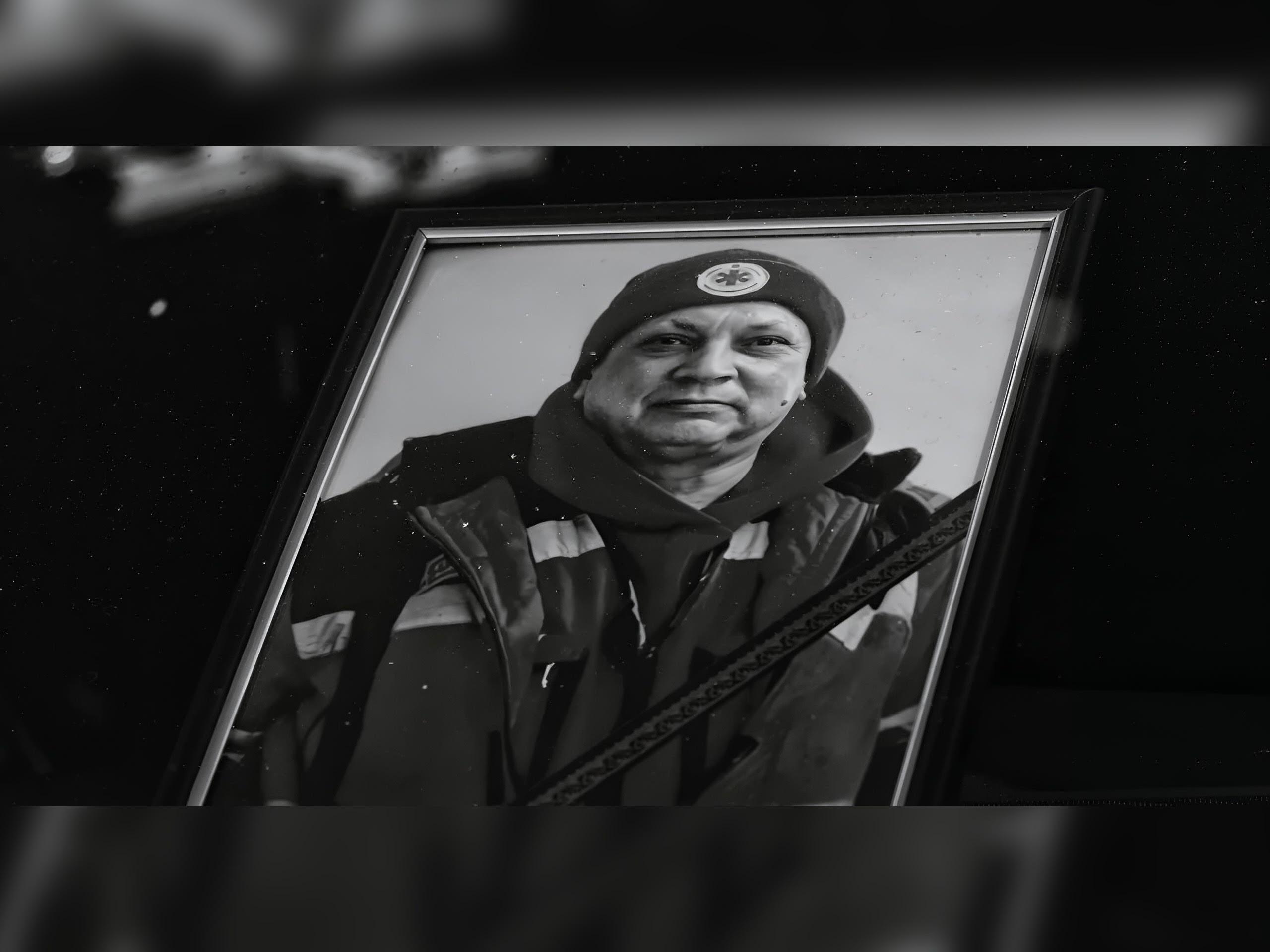 Загинув, рятуючи людей під час російської атаки. У Києві попрощалися з медиком-героєм