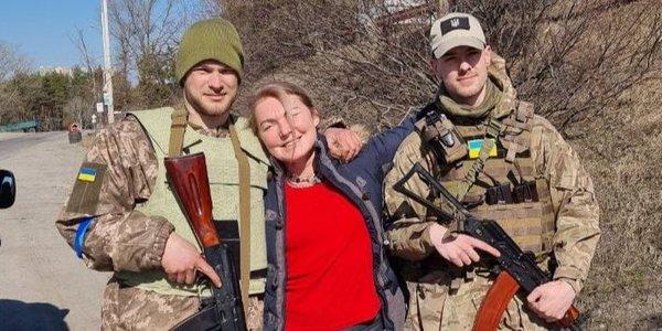 У Києві ворожий дрон влучив у будинок матері загиблих захисників Романа та Василя Ратушних