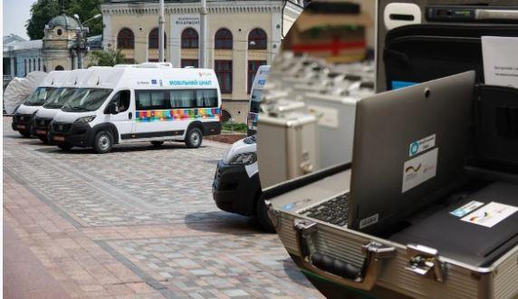 Мобільні ЦНАПи та цифрова валіза: які послуги Мін’юсту можна отримати не виходячи з дому