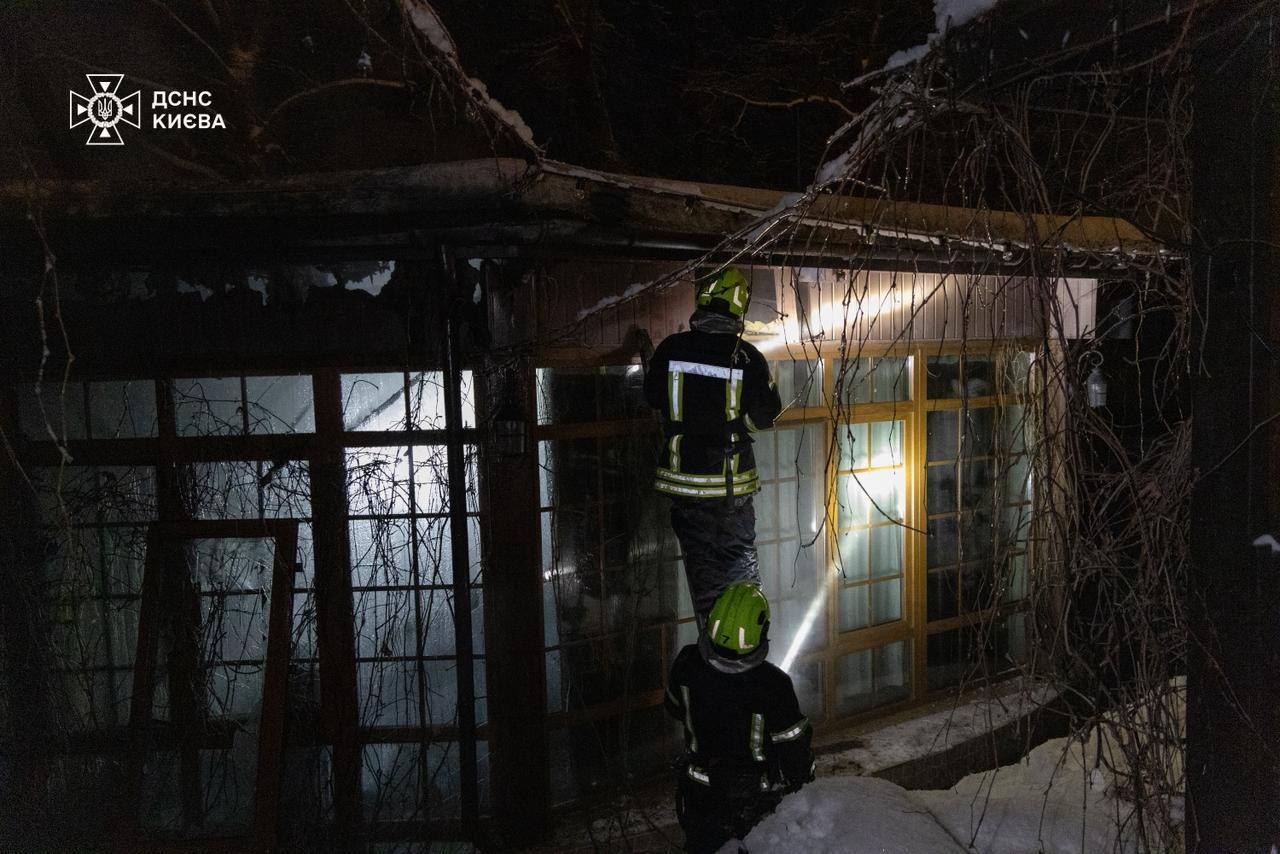 У Подільському районі Києва спалахнула пожежа на території ресторану