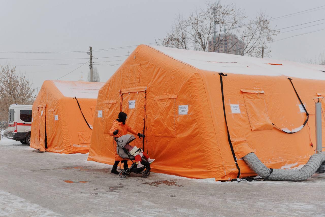 Понад 1300 пунктів незламності та обігріву працюють у столиці: як перевірити, де найближчий