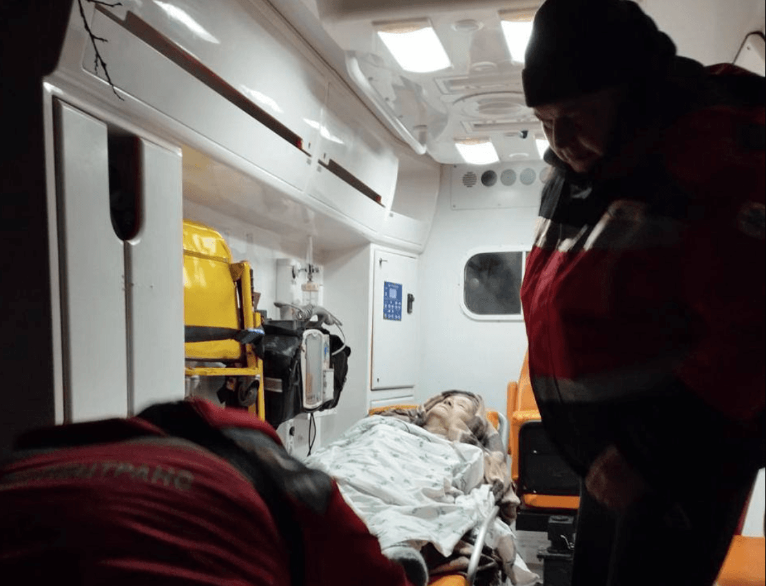 Самотніх маломобільних мешканців Деснянського району переселяють до закладів з опаленням