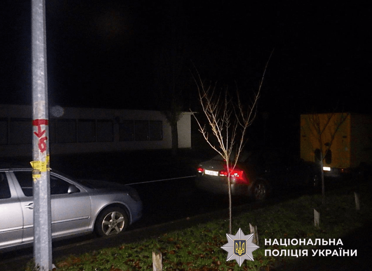 У Києві водій таксі зламав щелепу пасажирці за те, що їй стало зле в авто