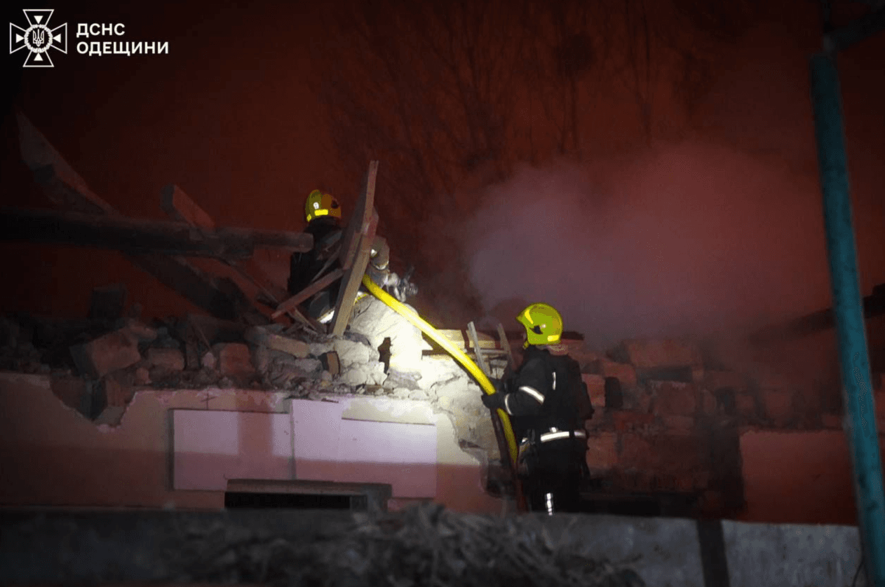 Росіяни вдарили по Одесі: сталося руйнування монастиря, є постраждалі