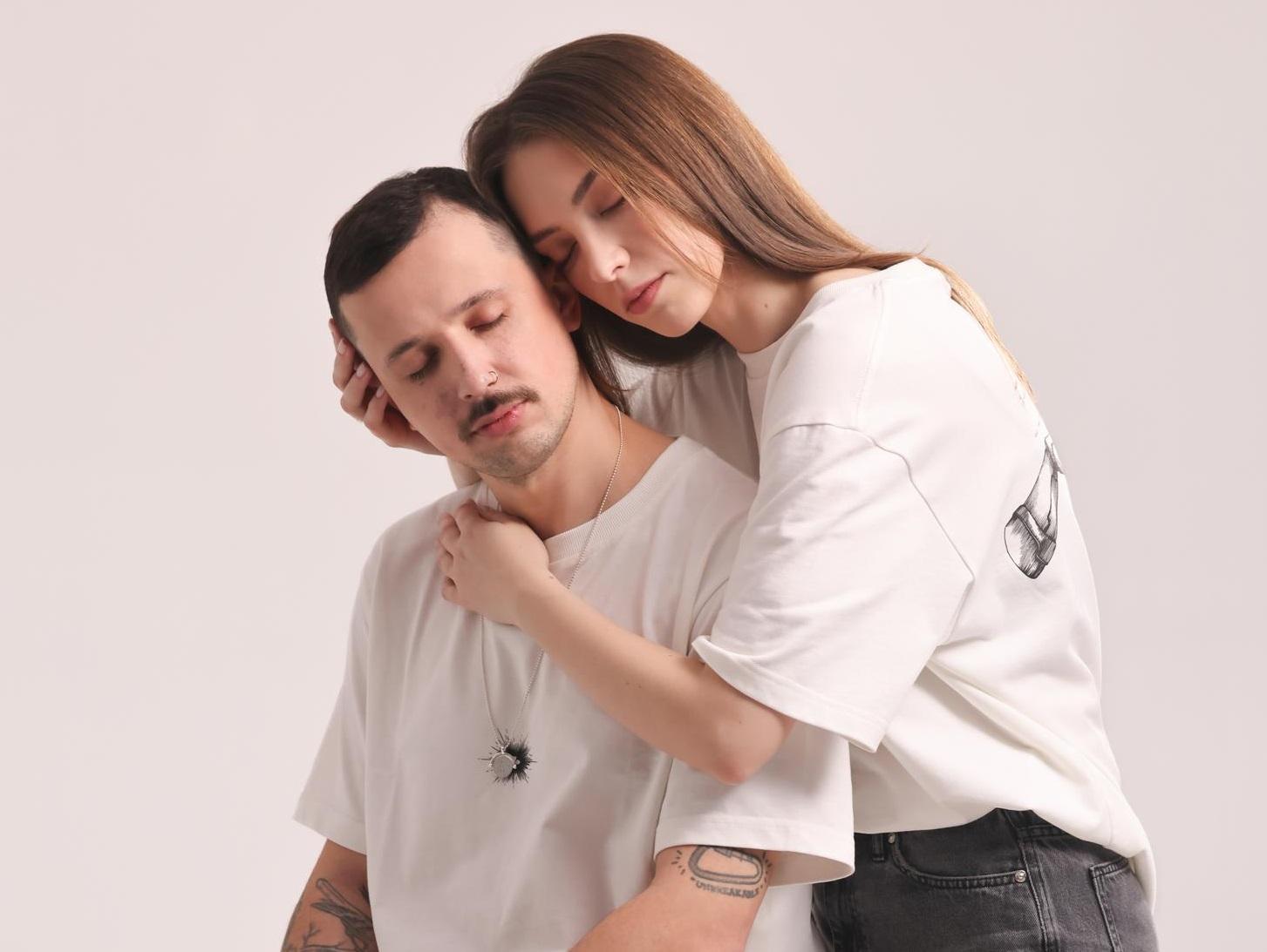 Срібна підвіска, створена на основі реальних історій бійців, підтримає поранених та тих, хто повернувся з полону