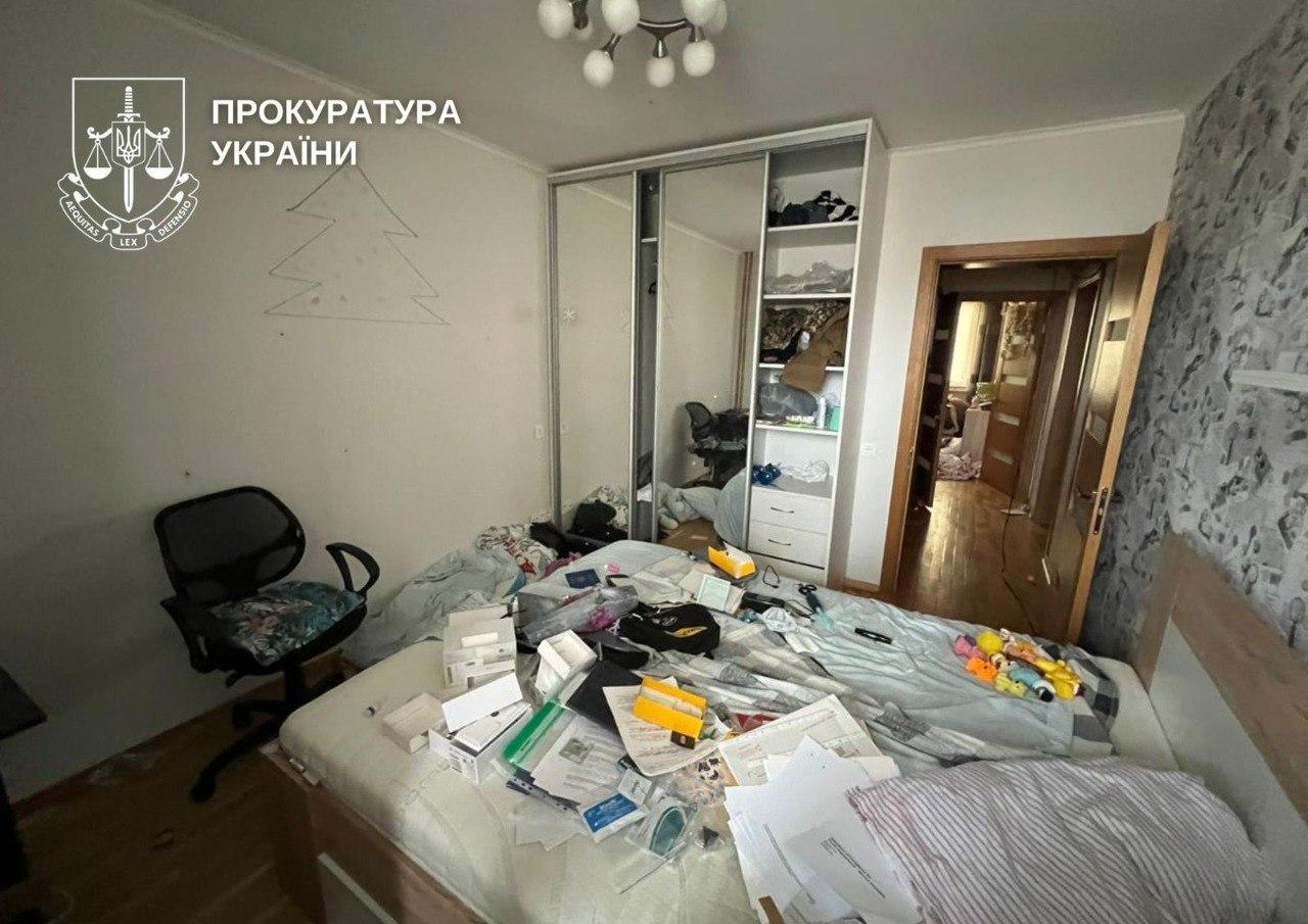 Киянин жив і гвалтував неповнолітніх дівчат у квартирі, де жив разом з дружиною