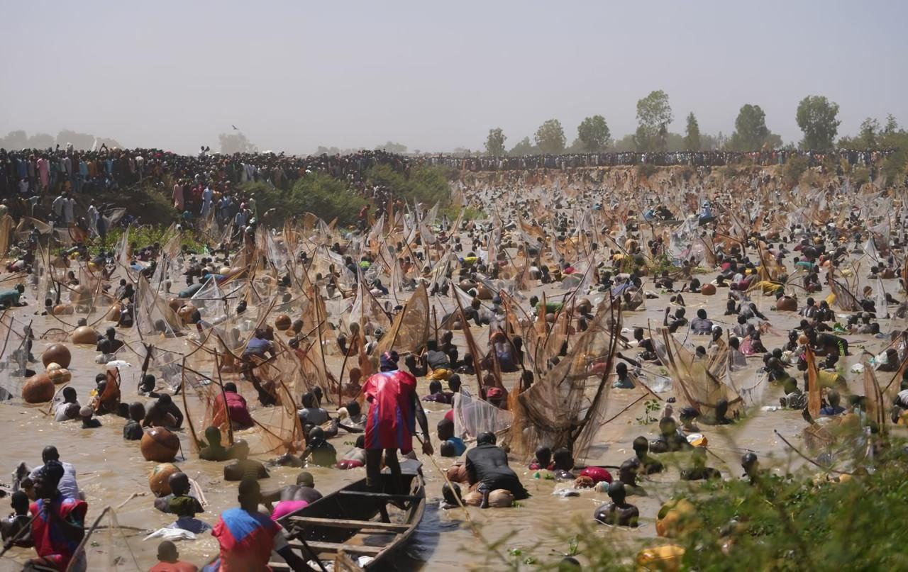 50 000 людей зібралися на рибальський фестиваль у Нігерії