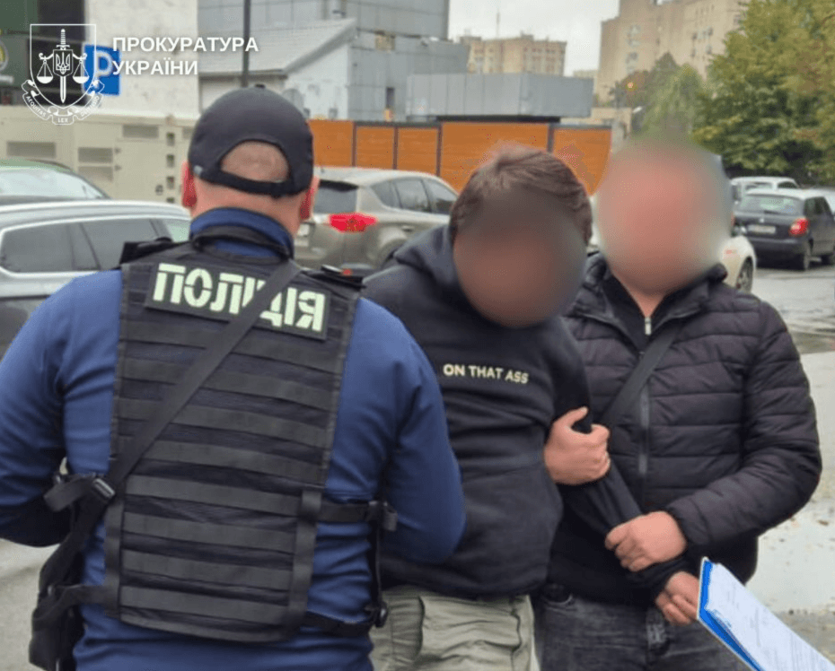 У Києві інструктор автошколи за 4,5 тис. доларів обіцяв працевлаштувати чоловіка заради бронювання