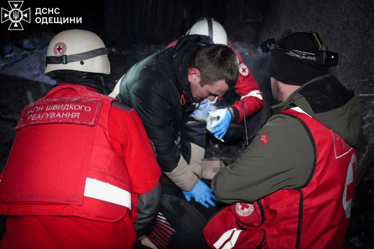 Росія атакувала Одесу: у місті – руйнування та пожежі, є загиблий