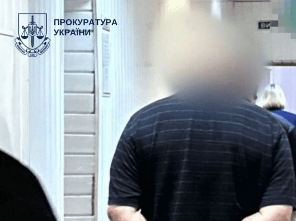 Киянин запрошував у гості сусідських дівчат, ґвалтував їх та знімав це на відео