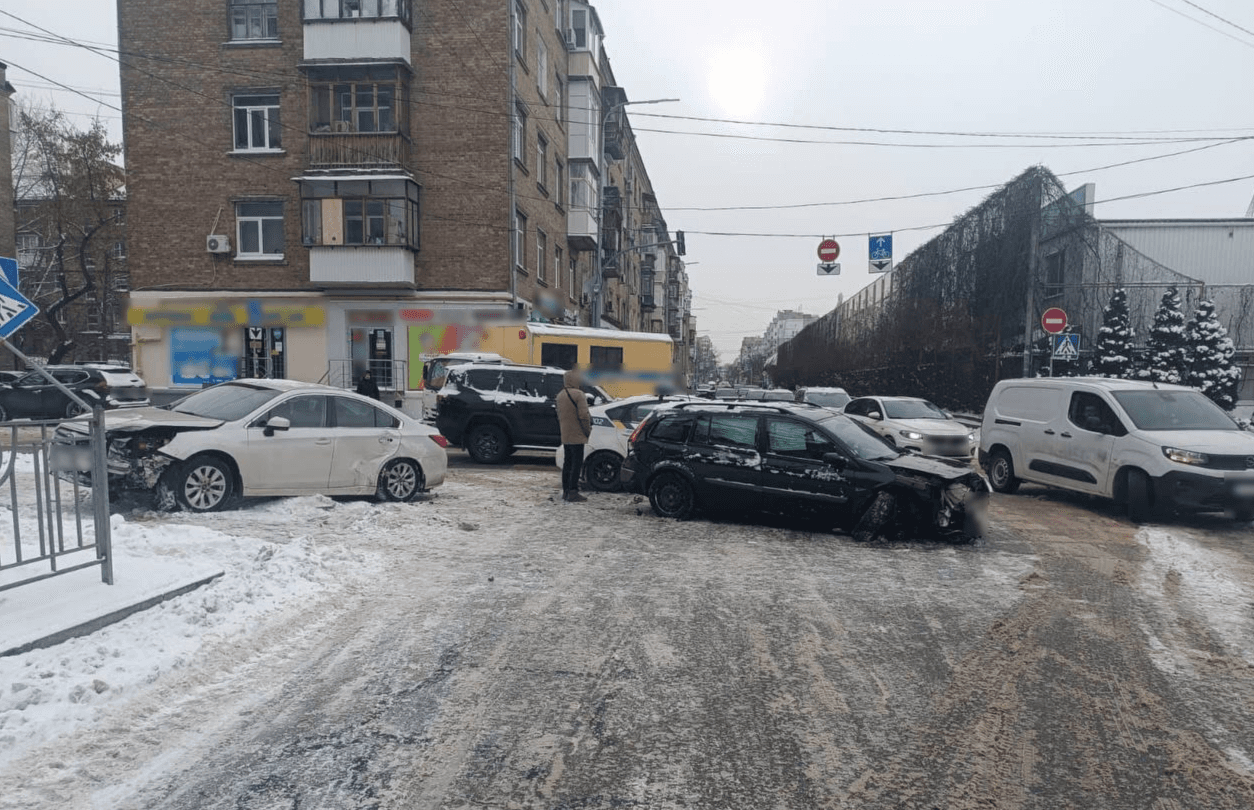 На Межигірській – великий затор: обирайте інші шляхи проїзду