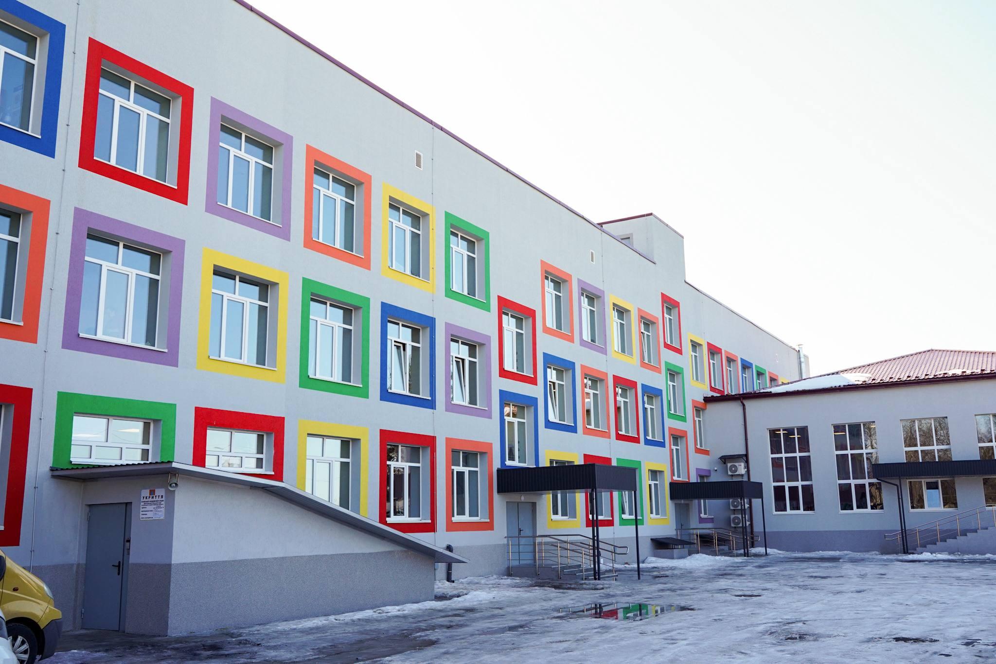 На Київщині майже з нуля відбудували ліцей, пошкоджений росіянами на 80%