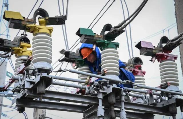 Молдова посилила тривогу в енергетиці після атак РФ по Україні: ключова лінія з Румунії вийшла з ладу