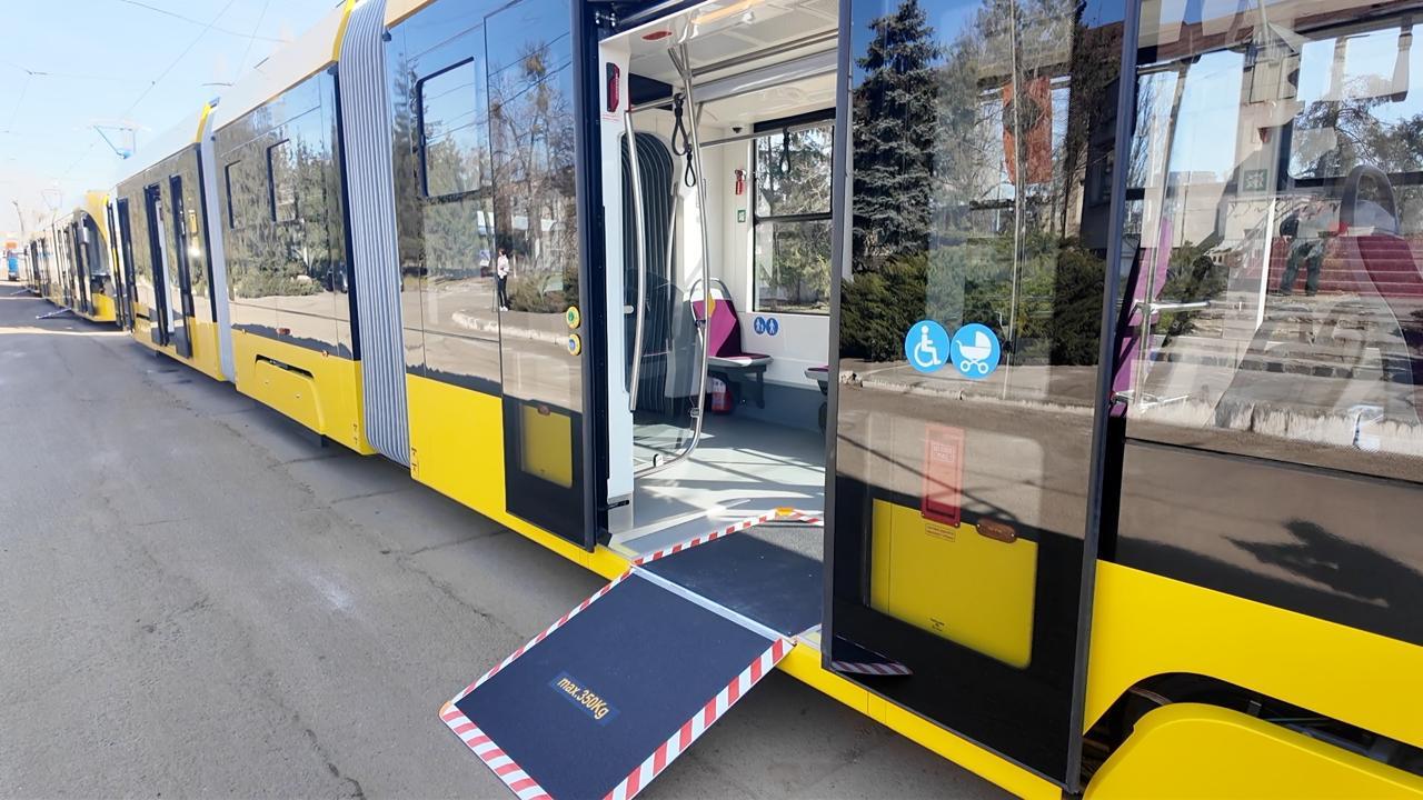 На маршрут №27, який з’єднує три райони, вийдуть ще три нові трамваї