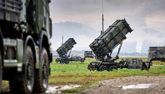 Україна ризикує залишитися без грошей на оборону протягом двох місяців, — Bloomberg