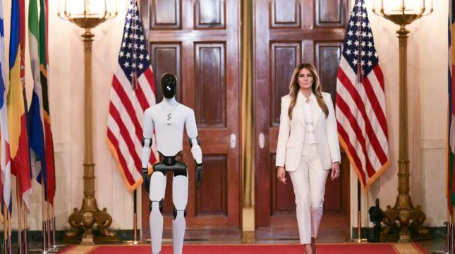 Меланія Трамп з’явилася на саміті у супроводі гуманоїдного робота зі штучним інтелектом