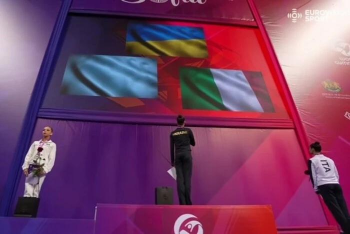 Російська спортсменка у нейтральному статусі відвернулася під час гімну України на нагородженні в Болгарії