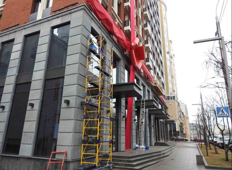 Миття фасадів ТРЦ у Києві