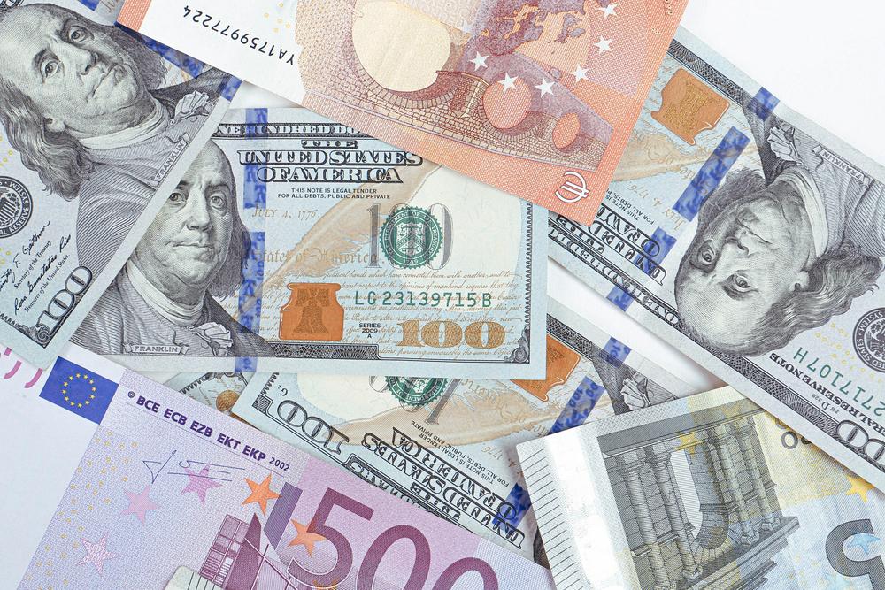 Який зараз курс у столичних обмінниках: де вигідно обміняти долари та євро