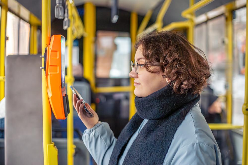 На лівому березі деякі автобуси сьогодні змінять маршрути