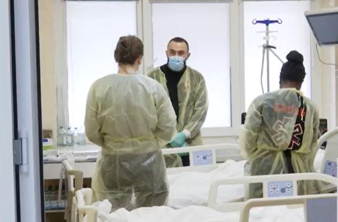 Витягали уламки з голови: у Дніпрі українські медики спільно з колегами зі США врятували життя та зір воїну