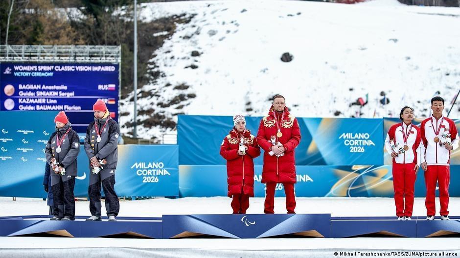 Німецькі спортсмени на церемонії нагородження демонстративно відвернулися від росіян