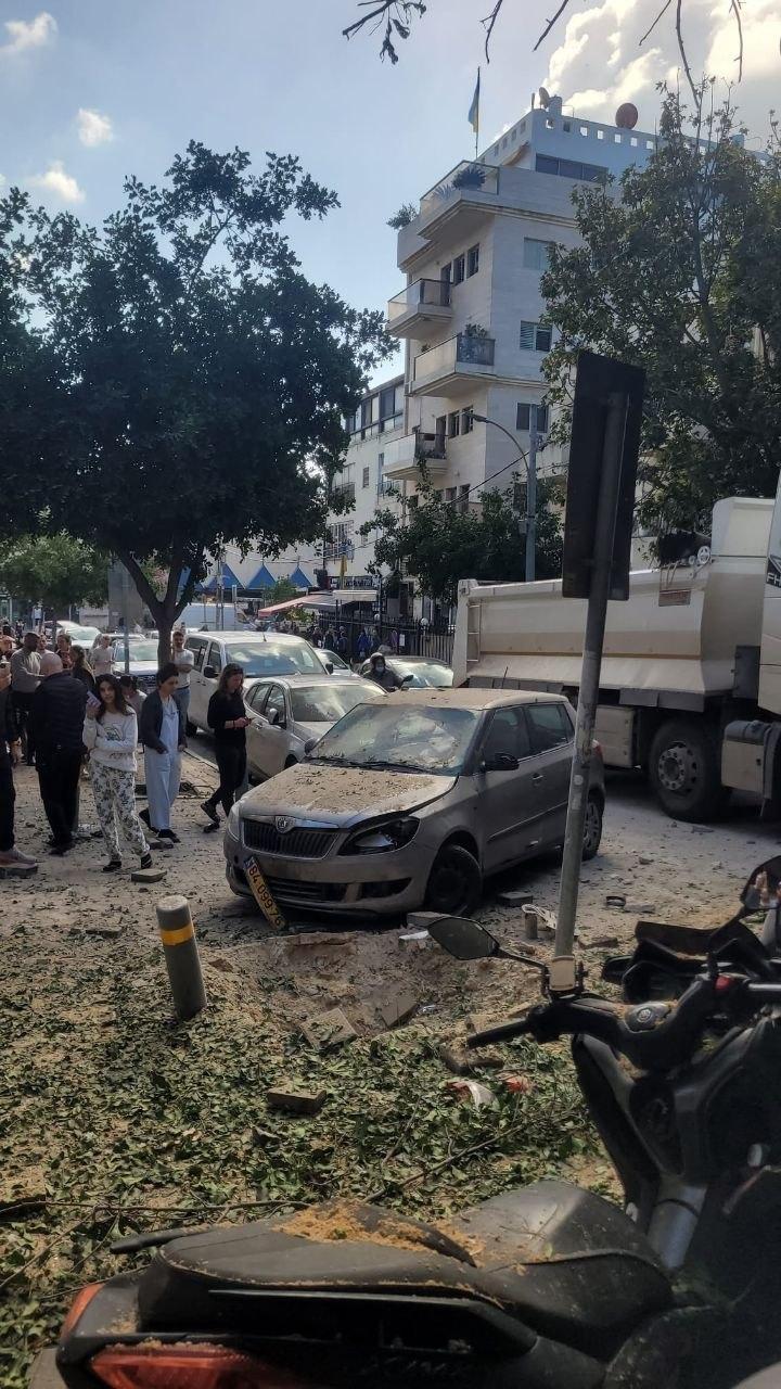 Уламки іранської касетної ракети впали біля посольства України в Ізраїлі