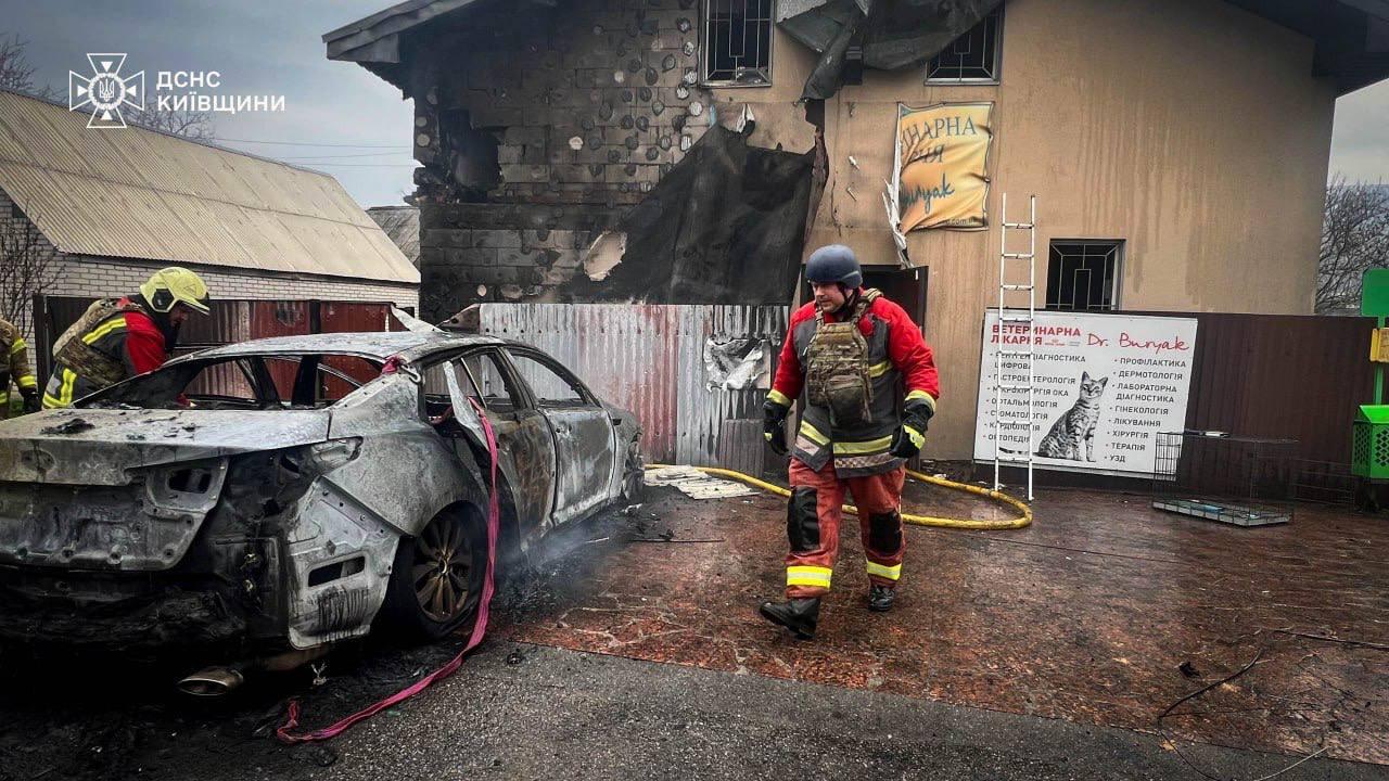 Російський дрон влучив у ветклініку у передмісті — загинули 20 тварин