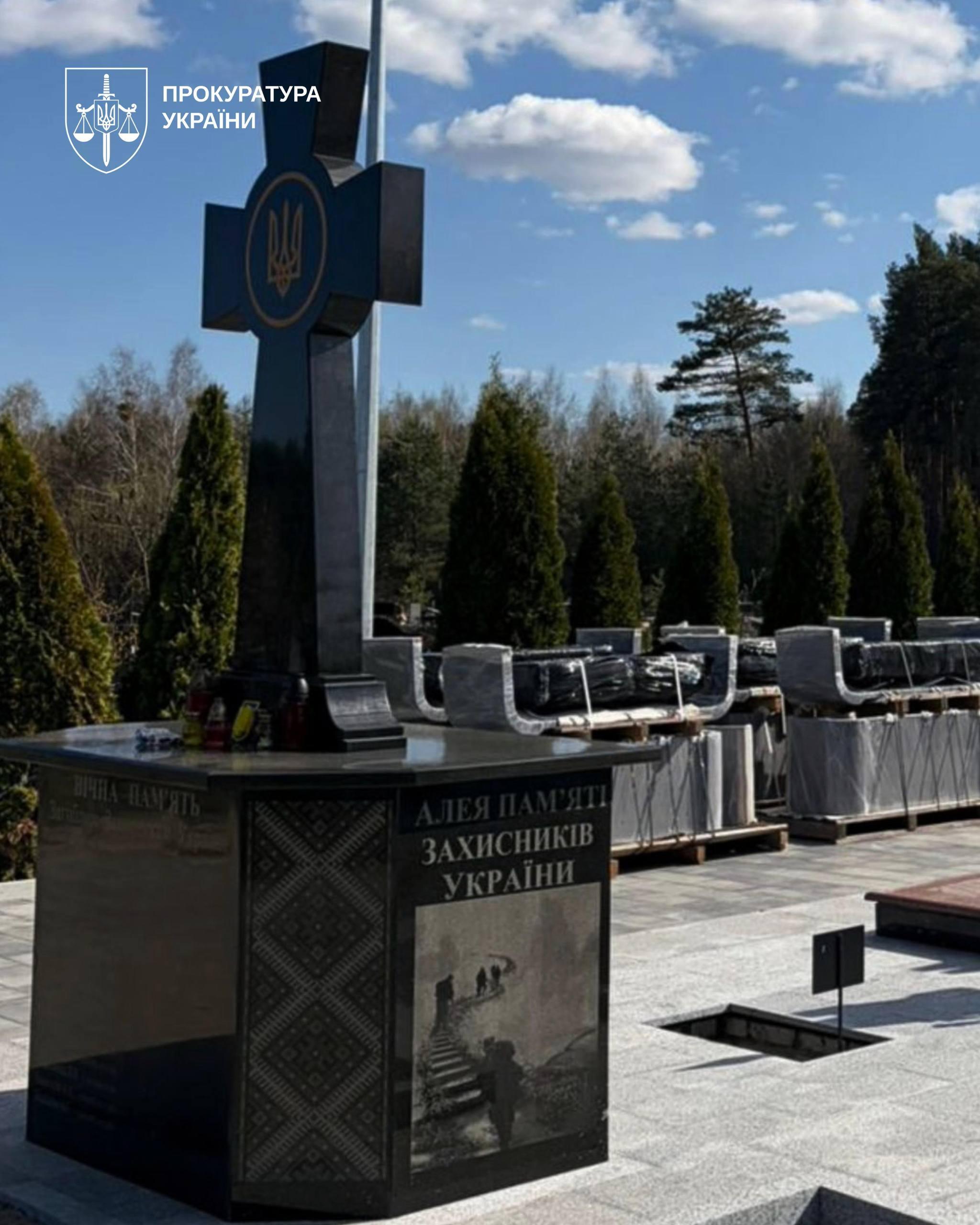Розтрата на Алеї Пам’яті в Ірпені: за пам’ятники для захисників переплатили мільйони гривень