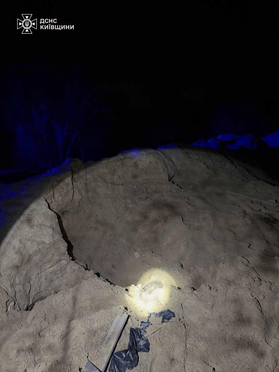 На Київщині загинув хлопчик, якого засипало піском