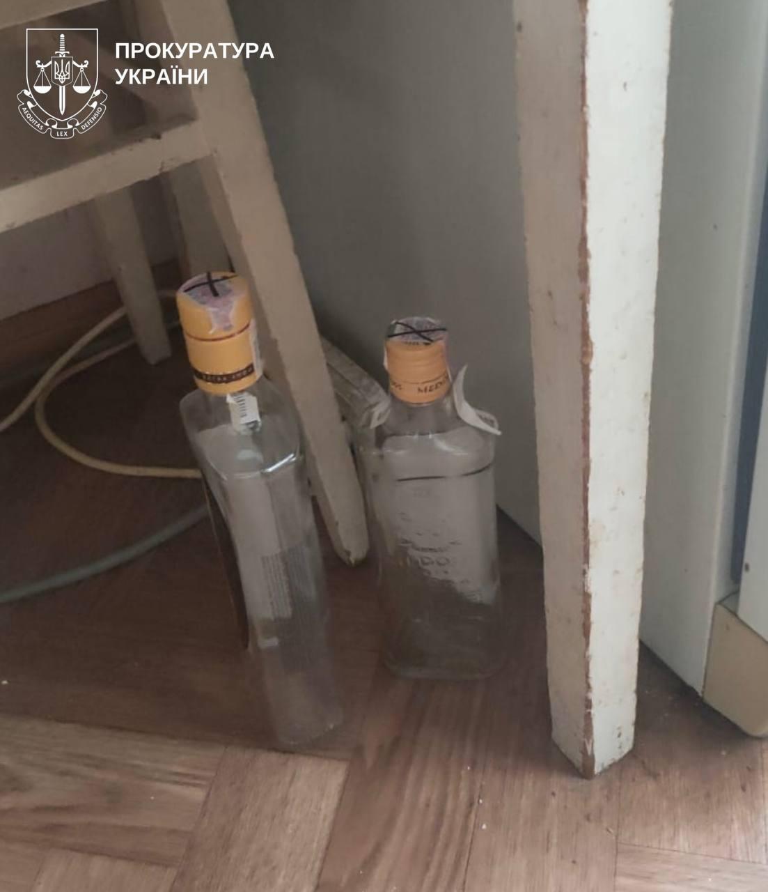 Жили в антисанітарії, без світла, газу та їжі: у горе-батьків на Київщині вилучили трьох дітей