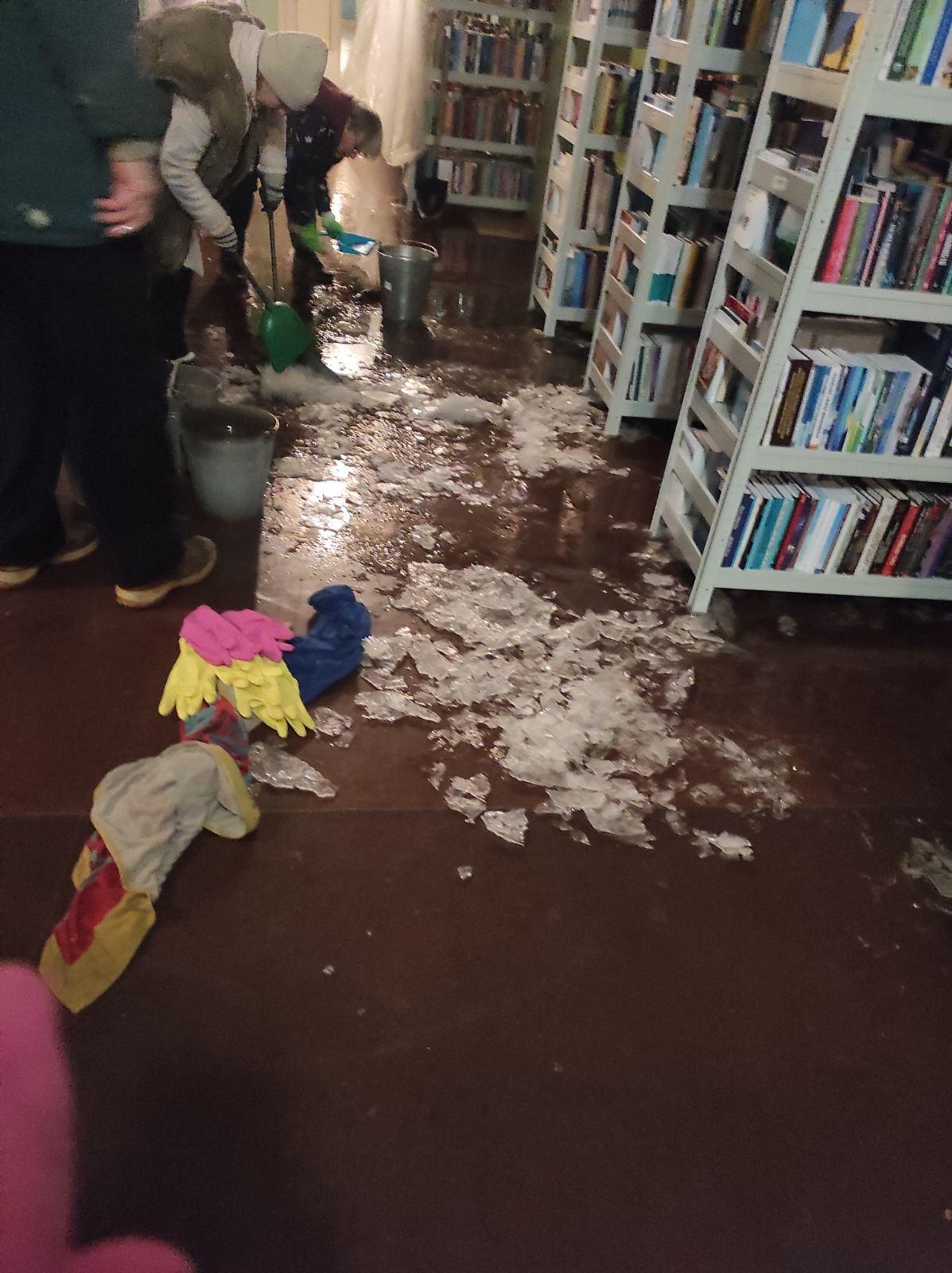 Книжкова палата України постраждала через російські обстріли: під загрозою 15 мільйонів унікальних видань