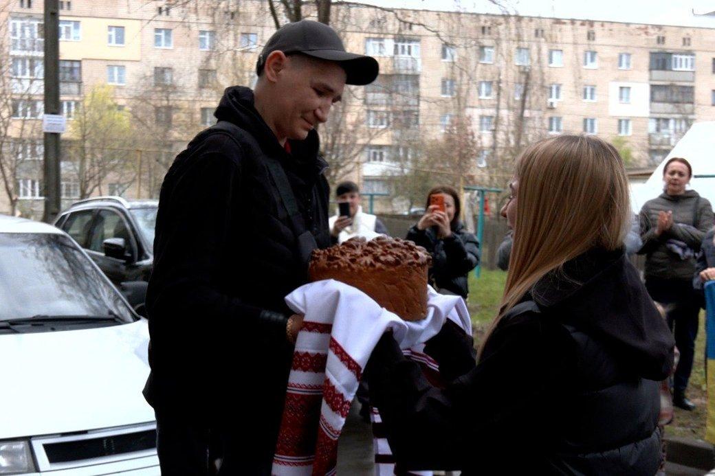 До Вінниці після 791 дня полону повернувся захисник Василь Крамар